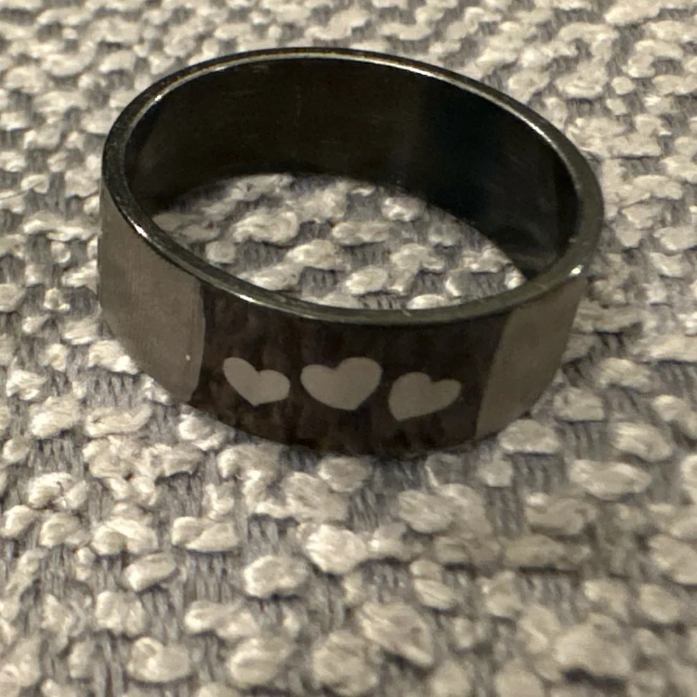 Steel Heart Pattern Ring 🖤 - Picture 3 of 4